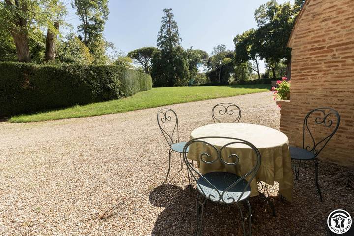 Gîte pour 4 personnes, avec Terrasse ainsi que Jardin et Piscine