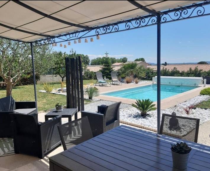 Villa voor 6 personen, with tuin and zwembad as well as uitzicht in de Ardèche