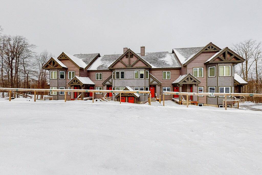 Ganze Wohnung, Ski-in/ski-out mountain-view condo next to Grammy Jay trail w/ board games, W/D in Jay Peak