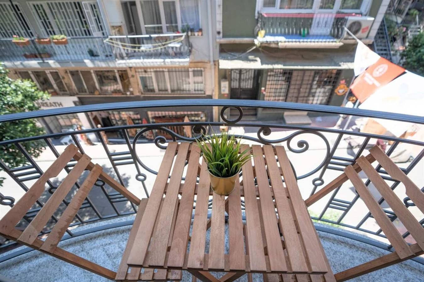 Entire apartment, Taksim Spacious 2Br Apt: Cozy Interiors in Beyoğlu, Istanbul