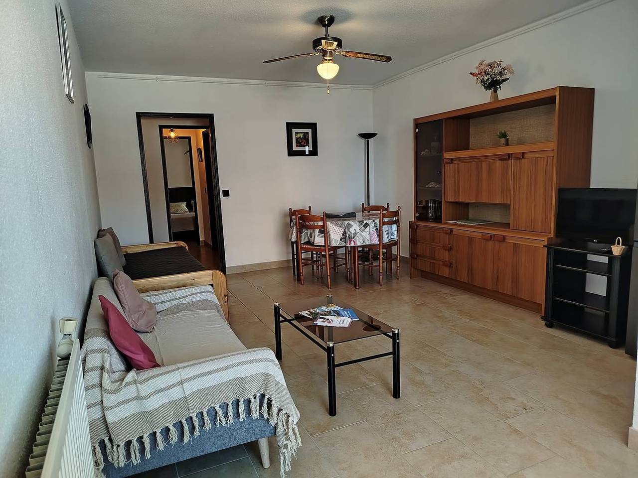 Appartement de vacances entier, Plage, commerces et animations pour ce T2 avec parking privatif in Saint-Cyprien-Plage, Saint-Cyprien