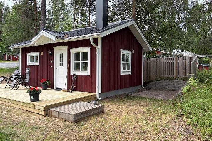 Cozy little cottage in Luleå, by the lake, near the Ormberget training facility. in Lulea, Bottenwiek