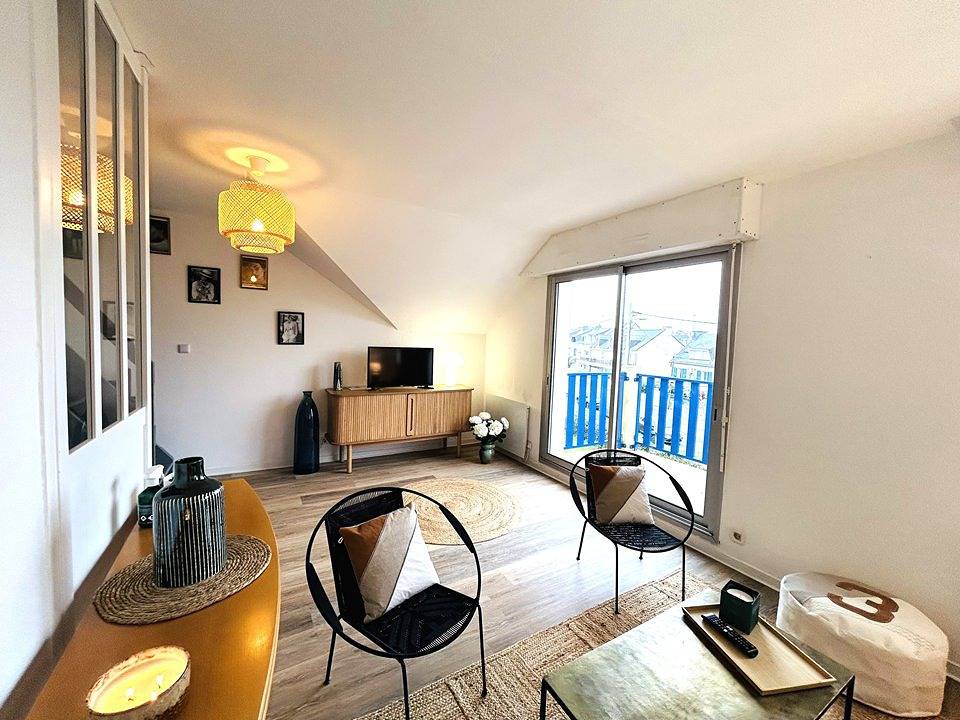 Appartement entier, Charmant appartement 4 personnes à 50m de la plage - balcon vue mer in Ploemeur, Côte des Mégalithes