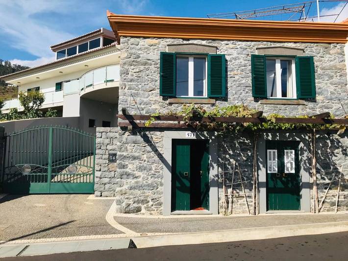 Gîte pour 3 personnes, avec terrasse et vue dans Campanário