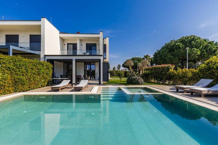 Villa mit pool für 10 Personen, mit Balkon und Pool sowie Garten in Albanien