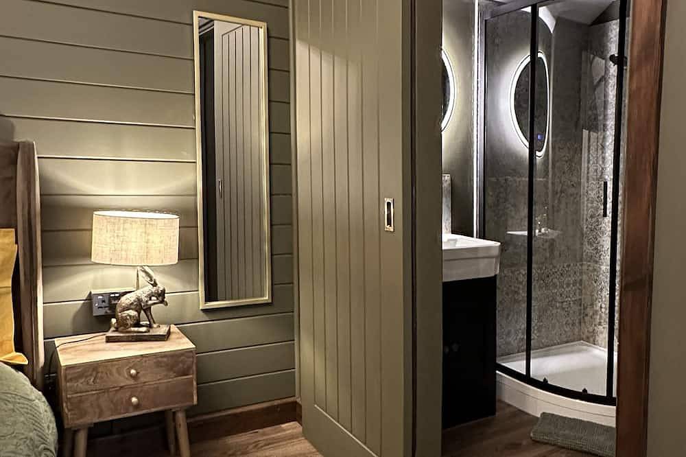 Luxury Cabin Perfect for Stansted Airport and Short Stays in the Country Side in Little Hallingbury, Essex