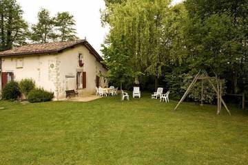 Gîte pour 6 personnes, avec jardin à Uzeste