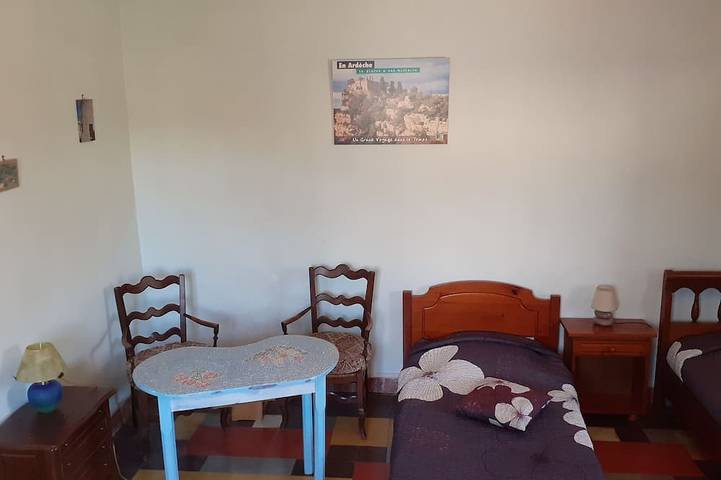 Location de vacances pour 6 personnes, avec terrasse ainsi que jacuzzi et piscine à Saint-Paul-le-Jeune - 4