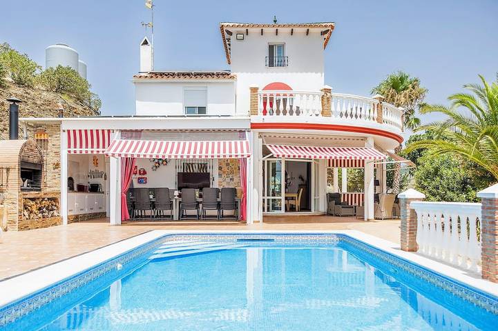 Ferienhaus für 14 Personen, mit Garten und Whirlpool, mit Haustier in Sayalonga