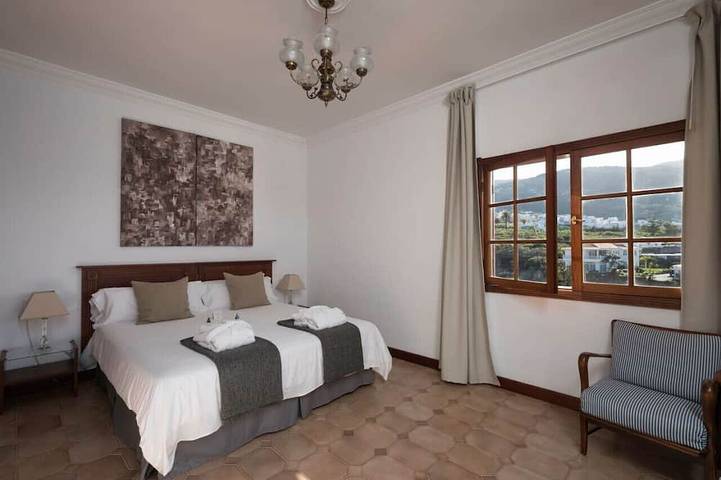 Entire apartment, Spacious interior, 3 terraces with views, wifi [D] in Icod de los Vinos, North Tenerife