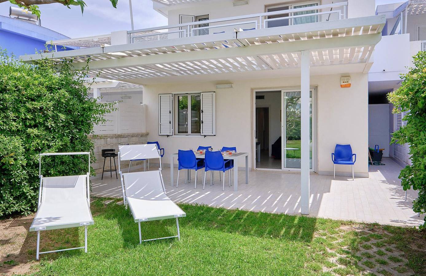 Entire apartment, Maestrale, holiday home with garden 100 meters from the sea in Ragusa, Ragusa Province