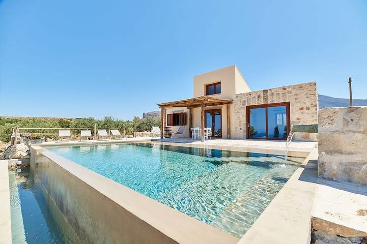 Villa for 6 people, with pool and garden as well as hot tub - 1