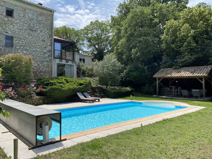 Chambre d’hôte pour 2 personnes, avec jardin et piscine à Saint-Estève-Janson