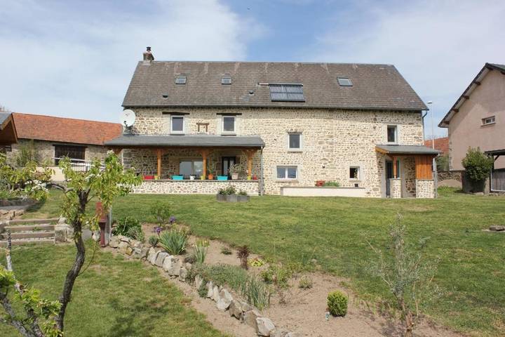 Chambre d’hôte pour 2 personnes, avec Jacuzzi et Terrasse ainsi que Jardin et Vue