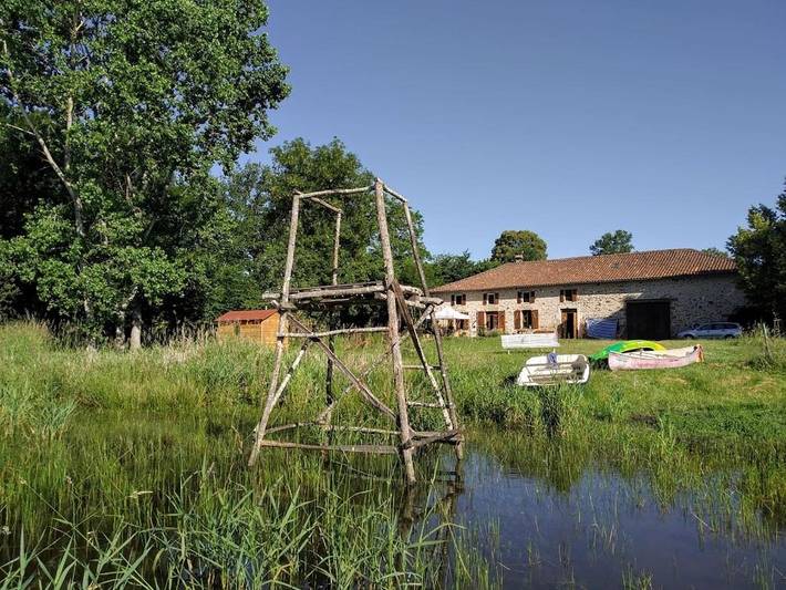Chambre d’hôte pour 3 personnes, avec vue sur le lac et sauna ainsi que jardin et vue, animaux acceptés à Saint-Quentin-sur-Charente