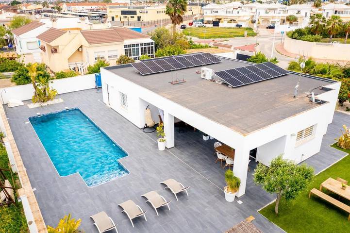 Villa pour 8 personnes, avec vue ainsi que jardin et piscine, animaux acceptés à Torrevieja - 2