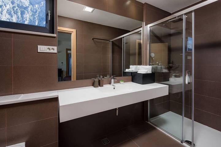 Luxusvilla mit Blick auf Makarska, privater beheizter Pool,Jacuzzi,Gym,Grill in Makarska, Makarska Riviera