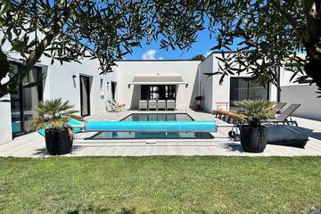 Cottage pour 8 personnes, avec jardin ainsi que terrasse et jacuzzi à Thairé