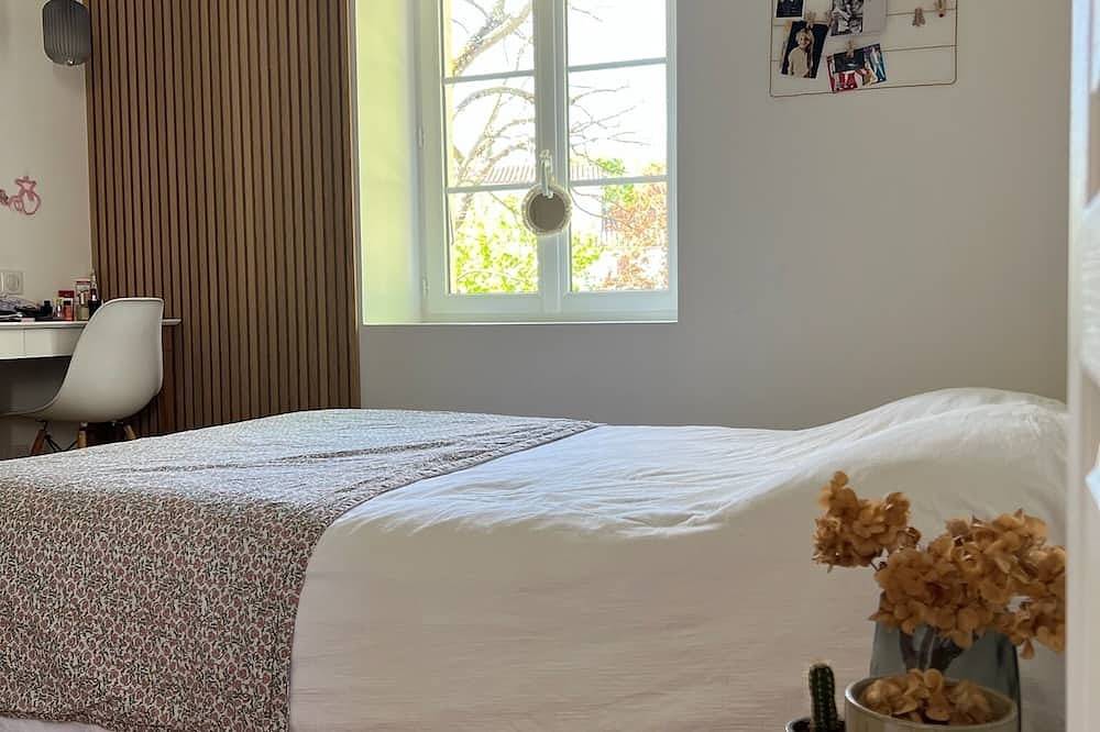 La Rochelle- Maison de Maître 250 m2 Dans Parc, Grande Piscine, 4 Suites in La Rochelle, La Rochelle region