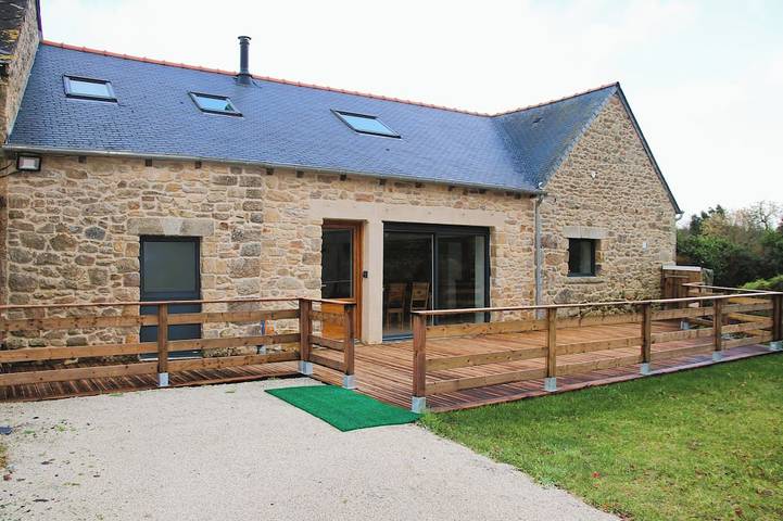 Location de vacances pour 12 personnes à Saint-Nicolas-du-Pélem