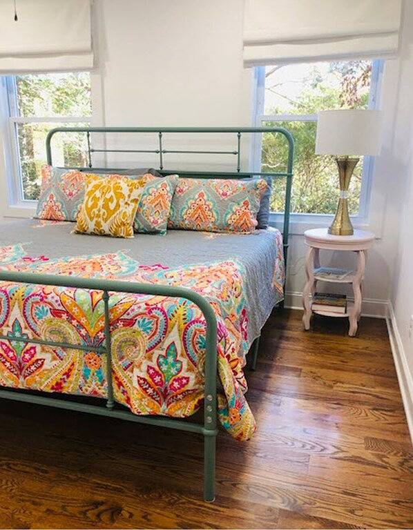 Bright New Cozy Cottage - 1/2 mi from downtown. in Tryon, Polk County NC