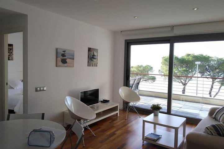 Gîte pour 4 personnes, avec terrasse et piscine dans Platja De Canyelles Petites - 2