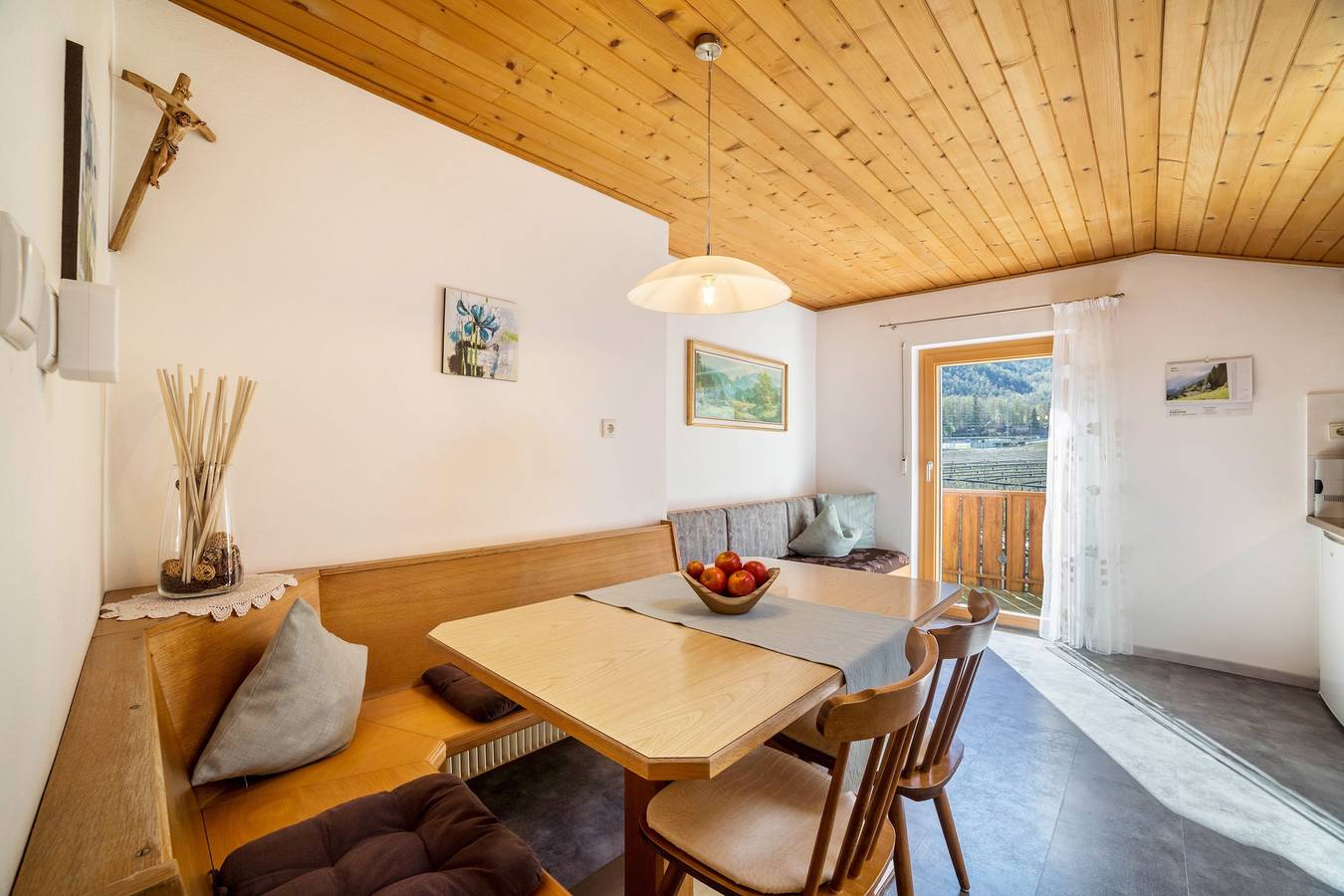 Ganze Wohnung, Ferienwohnung 'Typ A Pöder's Haus' mit Bergblick, Gemeinschaftsgarten und Wlan in Naturns, Ortleralpen