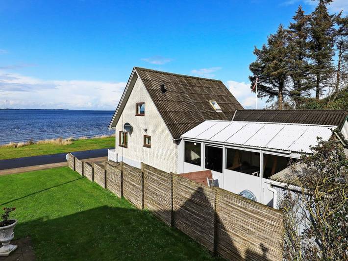 Ferienhaus für 10 Personen, mit Terrasse in Hvalpsund
