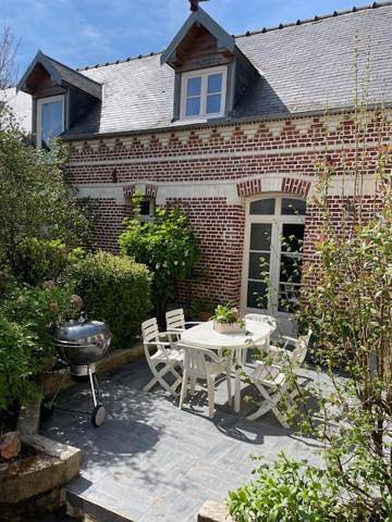 Gîte pour 6 personnes, avec terrasse dans Marché-Allouarde