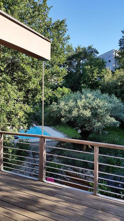 Chambre d’hôte pour 10 personnes, avec vue ainsi que jardin et piscine, animaux acceptés à Villeneuve-lès-Avignon - 4