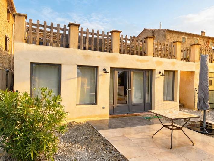 Appartement de vacances pour 3 personnes, avec terrasse ainsi que piscine et jardin