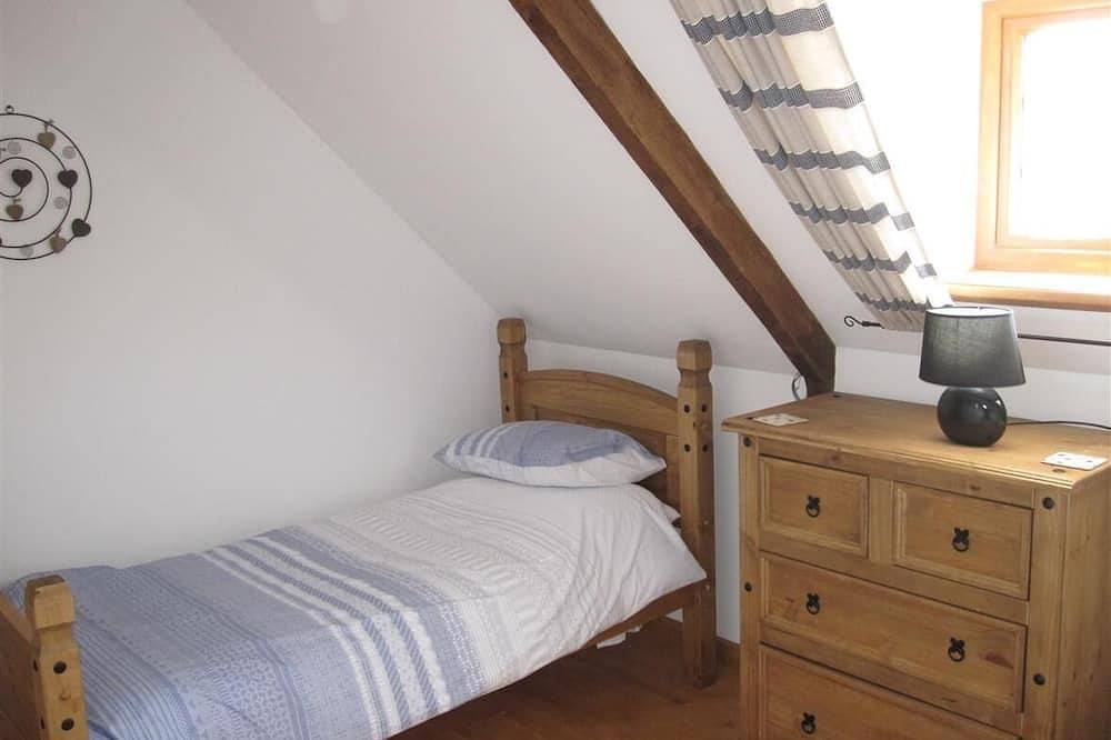 Fr21938, Cherry Tree Cottage Sleeps 6 (3 Bedrooms) in Canihuel, Région de Guingamp