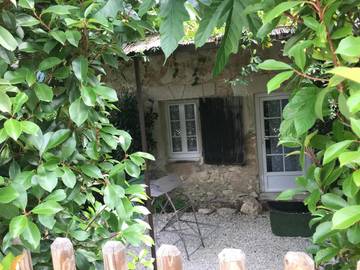 Gîte pour 2 personnes, avec jardin ainsi que vue et piscine, animaux acceptés à Gordes