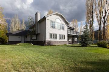 Vacation Home for 10 Guests in Tahoe Keys, South Lake Tahoe, Picture 3