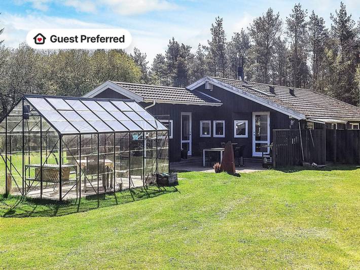 Ferieudlejning for 6 personer, med terrasse, husdyr tilladt i Sæby