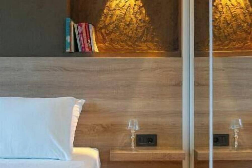 Entire apartment, Luxury Apartment with Pool Near Lara Beach & Antalya Airport in Antalya, Antalya Province