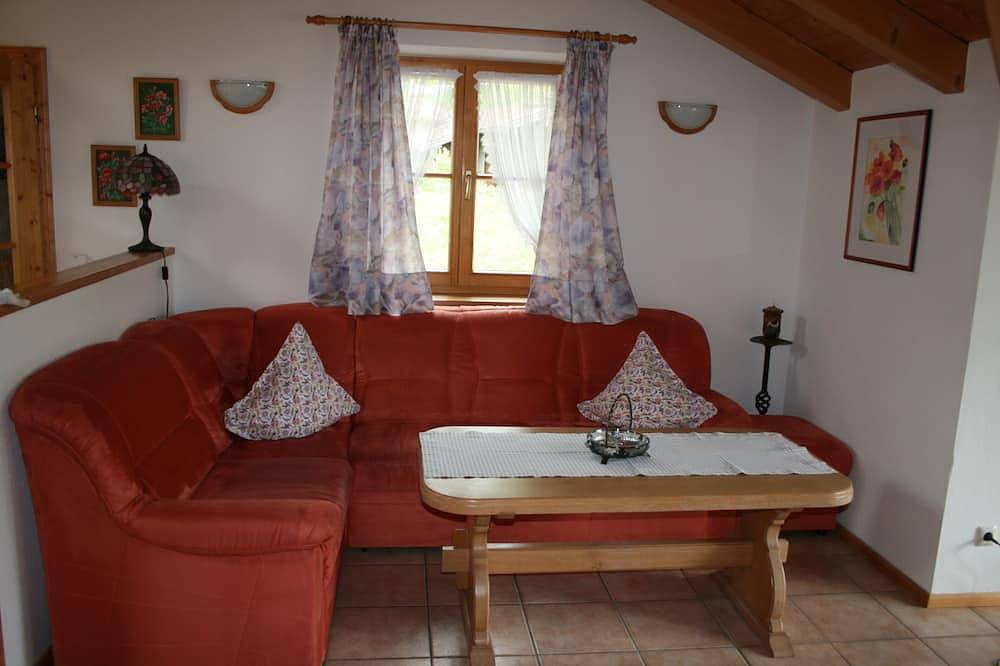 Ganze Wohnung, Ferienwohnung 57 qm, 1- 2 Personen, 1 Schlafzimmer , Wintergarten, Wlan in Staudach-Egerndach, Bayerische Alpen