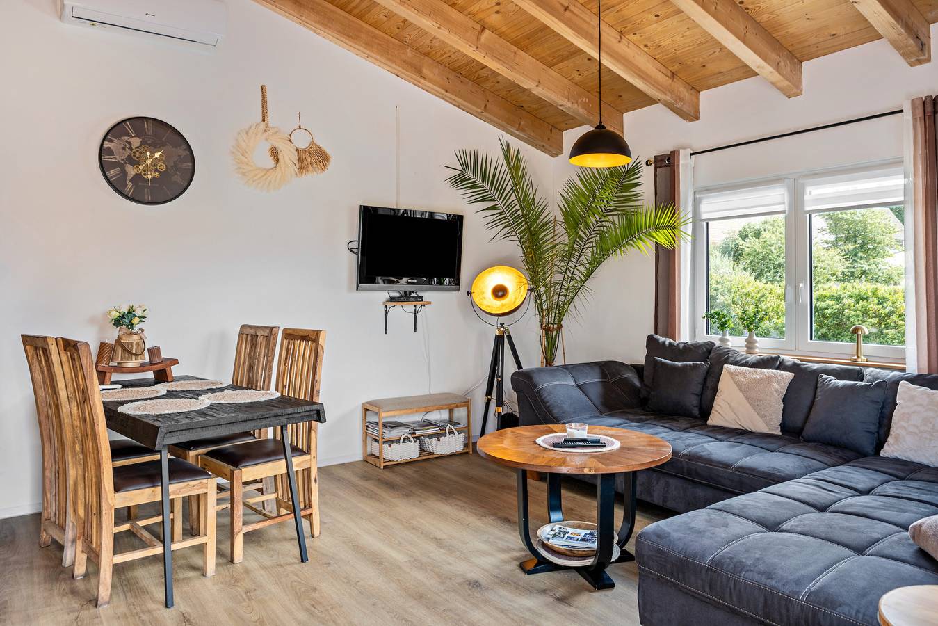 Ολόκληρο το διαμέρισμα, Apartment 'Im Garten Gottes' with Lake View, Wi-Fi and Air Conditioning in Lichtenfels (Bavaria), Oberes Maintal - Coburger Land