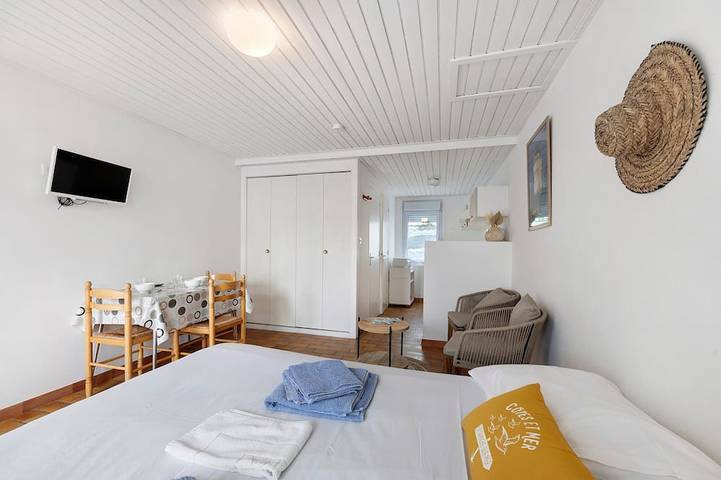 Gîte pour 2 personnes, avec terrasse dans Office De Tourisme De La Tranche Sur Mer - 2