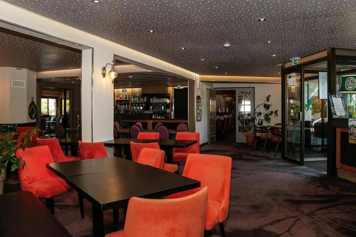 Hôtel pour 2 personnes, avec vue ainsi que piscine et jardin à La Mure - 2