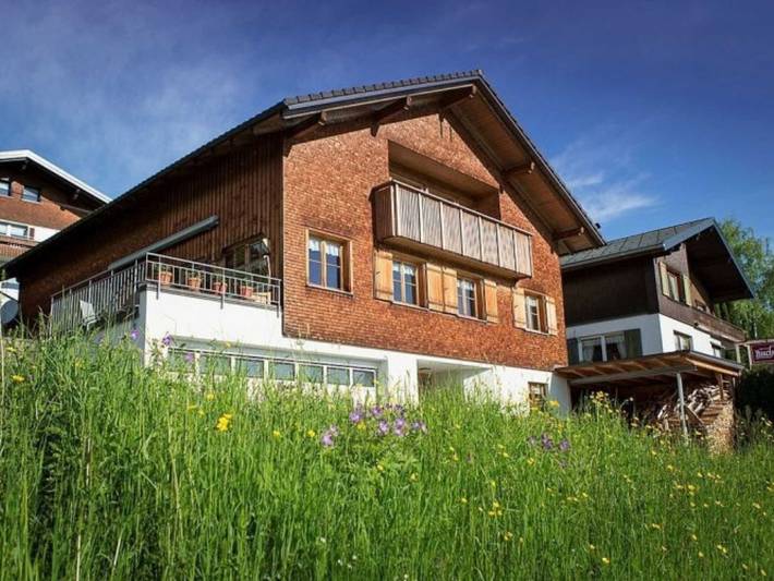 Ferienwohnung für 5 Personen, mit Balkon und Garten sowie Ausblick in Schwarzenberg