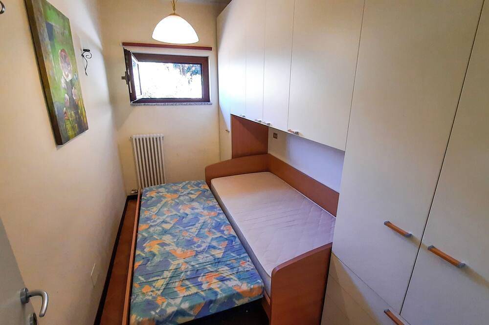 Appartamento intero, 3 locali appartamento con ampio balcone soleggiato, piscina e vista lago mozzafiato in Veddo, Maccagno con Pino e Veddasca