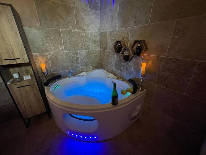 Appartement de vacances pour 4 personnes, avec jacuzzi et terrasse