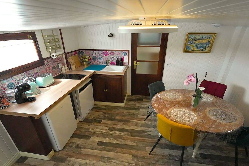 Peniche Spa Le Makara Cottage 2 Bedrooms in Avignon, Vaucluse
