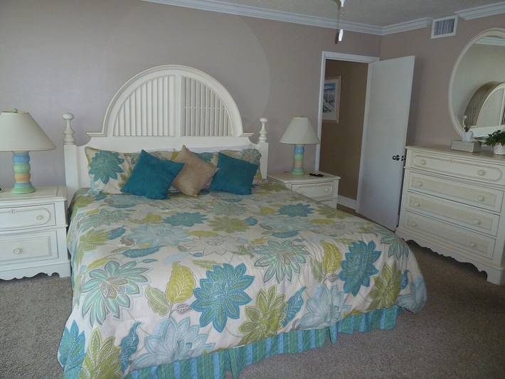 Vacation rental for 9 people, with hot tub and pool as well as yard in Miramar Beach