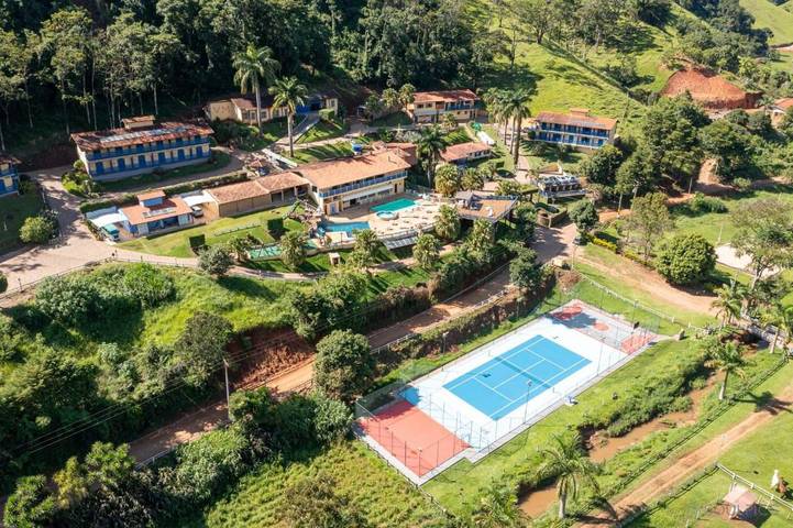 Pousadas para 4 pessoas, com piscina e jardim e ainda vista para o lago and vista, com animais de estimação em Socorro