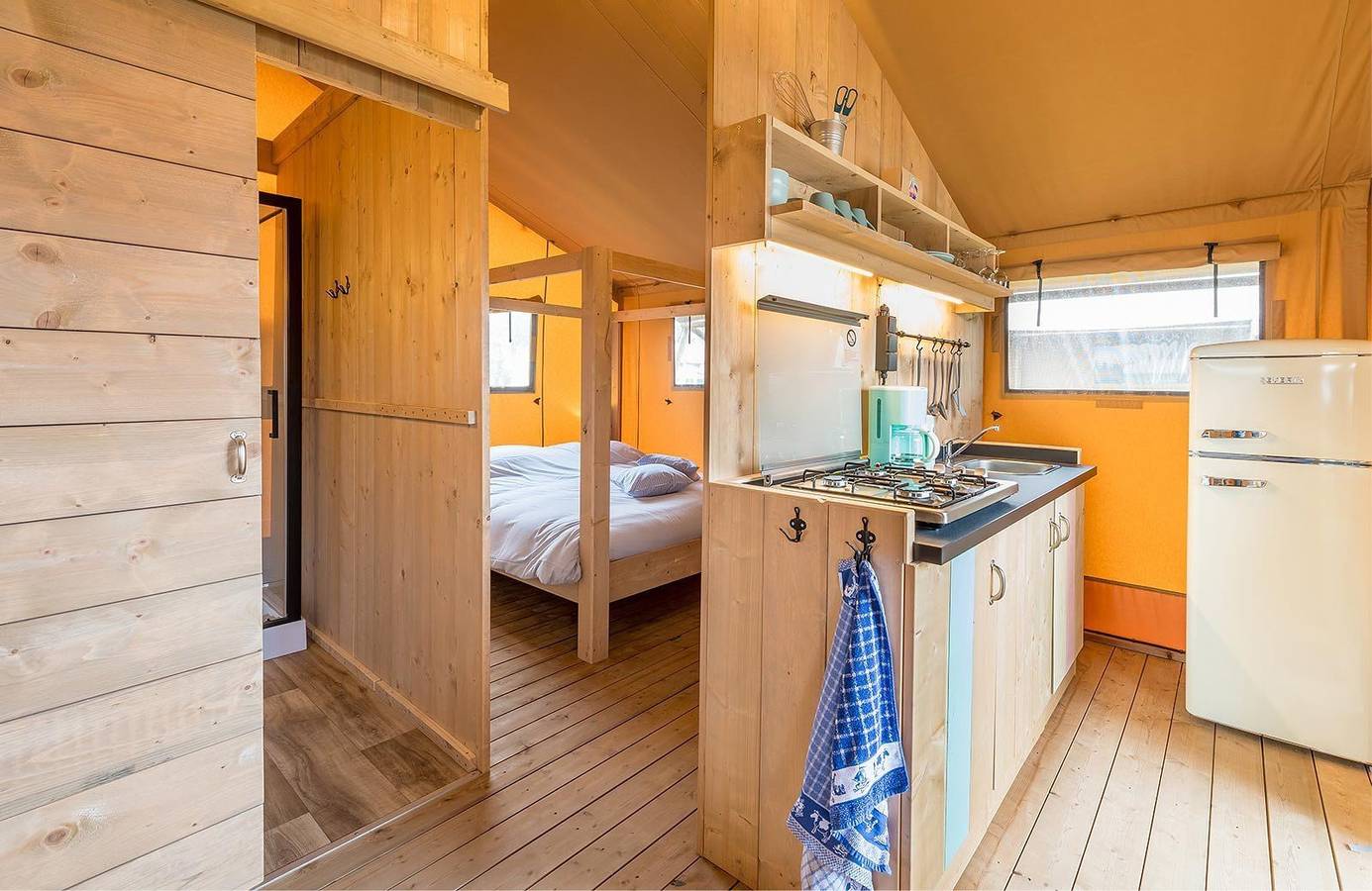 Zelt für 4 Personen mit Balkon/Terrasse in Groene Hart
