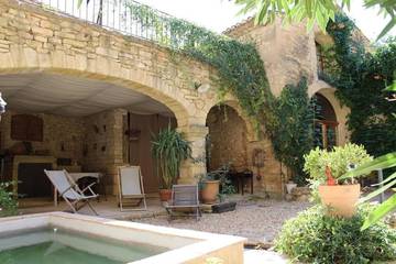 Gîte pour 6 personnes, avec terrasse à Vers-Pont-du-Gard