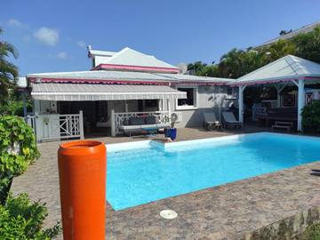 Cottage pour 7 personnes, avec vue ainsi que piscine et terrasse dans Plage de Cluny