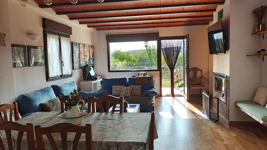 Casa de vacaciones para 6 personas, con piscina y jardín además de piscina para niños y vistas, Se admiten mascotas en Sierra de la Demanda - 4